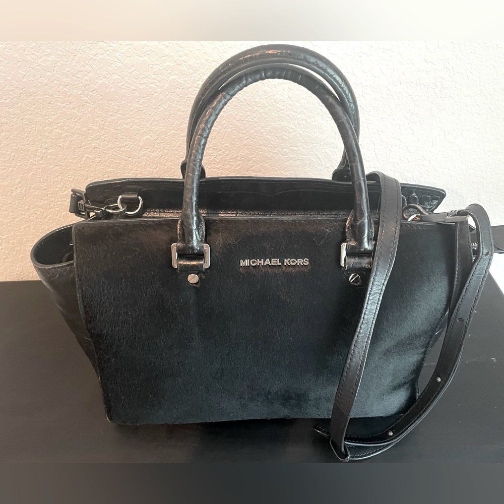 Michael Kors Cowhide Leather Purse. ⭐️BUNDLE & SAVE ⭐️